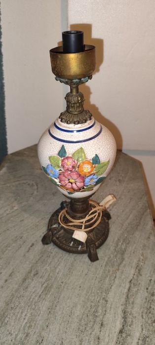 Candeeiro de mesa de porcelana e latão