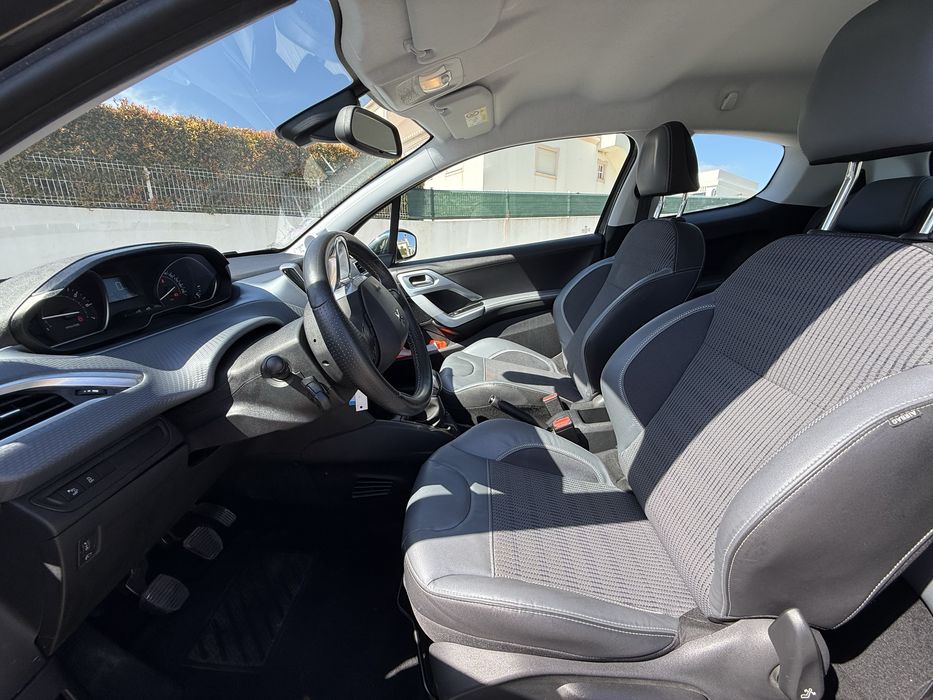 Peugeout 208 1.2 Allure