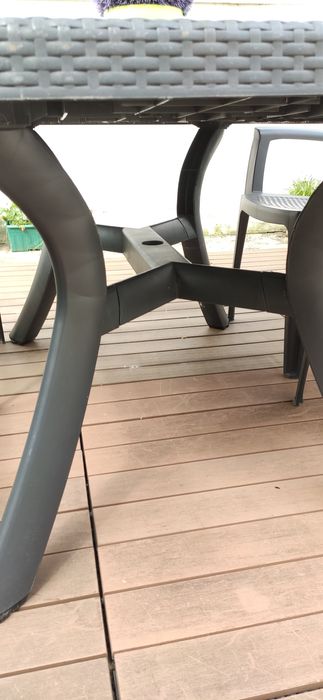 Cadeiras e mesa de jardim