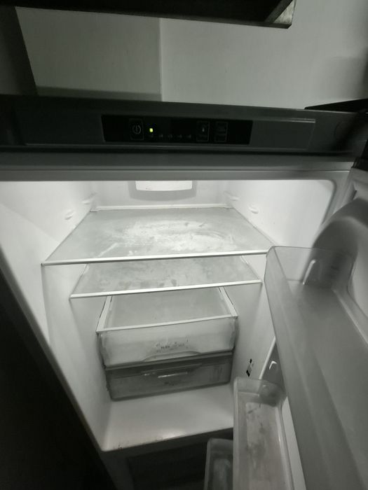 Frigorífico indesit a um preço acessível 1.87 altura 0.59 largura e 0.59 profundidade