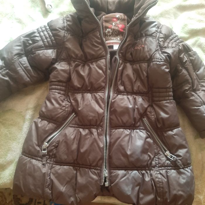 Продам демисезонное пальто на девочку 4 года