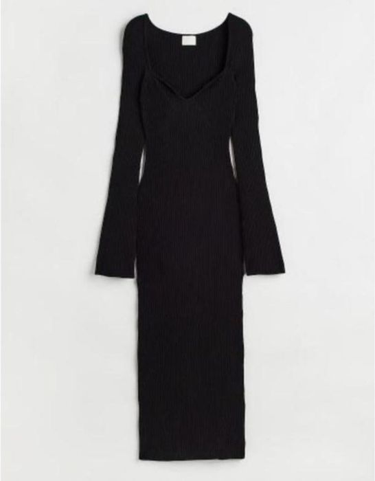 Чорна сукня в рубчик