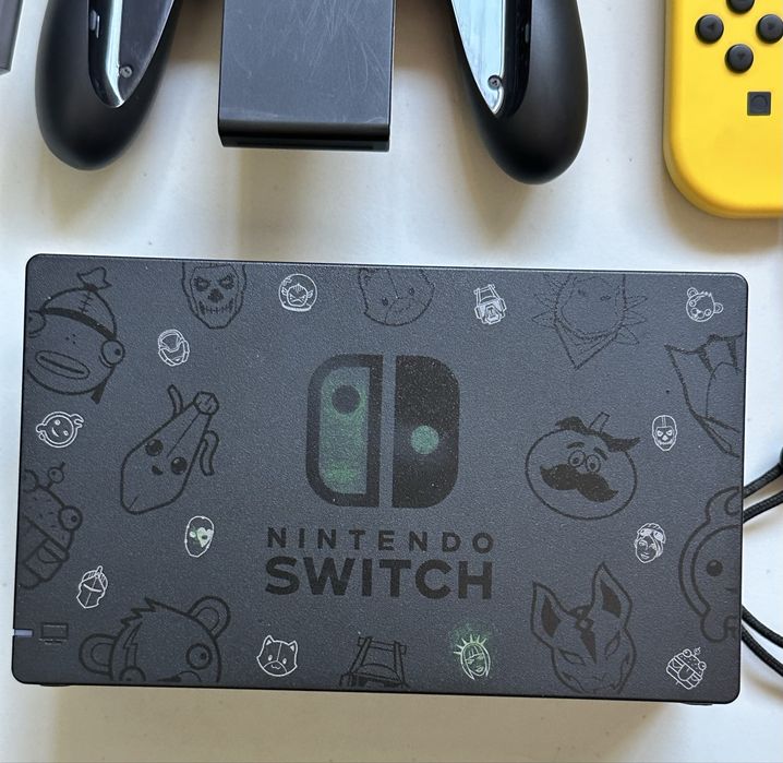 Nintendo Switch Edição Especial Fortnite + Super Mario Bros Wonder e Minecraft
