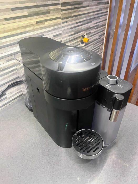 Vertuo Lattissima Matte Black & Glossy DeLonghi com Garantia