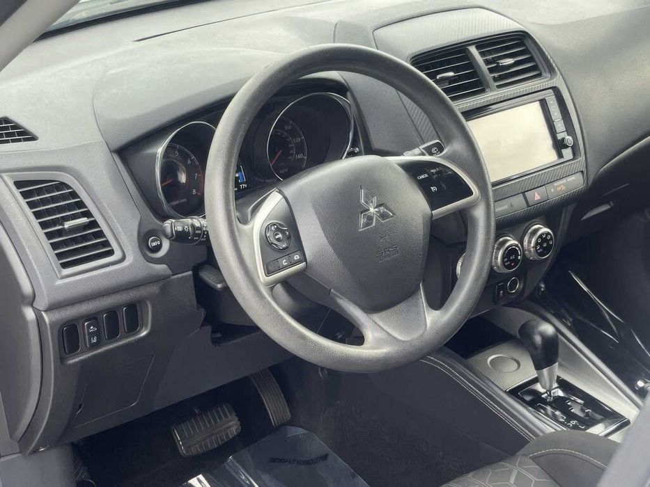 Mitsubishi Outlander      2021