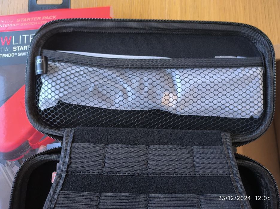 NOVO! Nintendo switch Lite Estojo vermelho c divisórias e acessórios