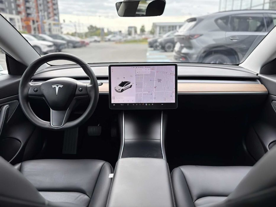 Tesla Model 3      2018