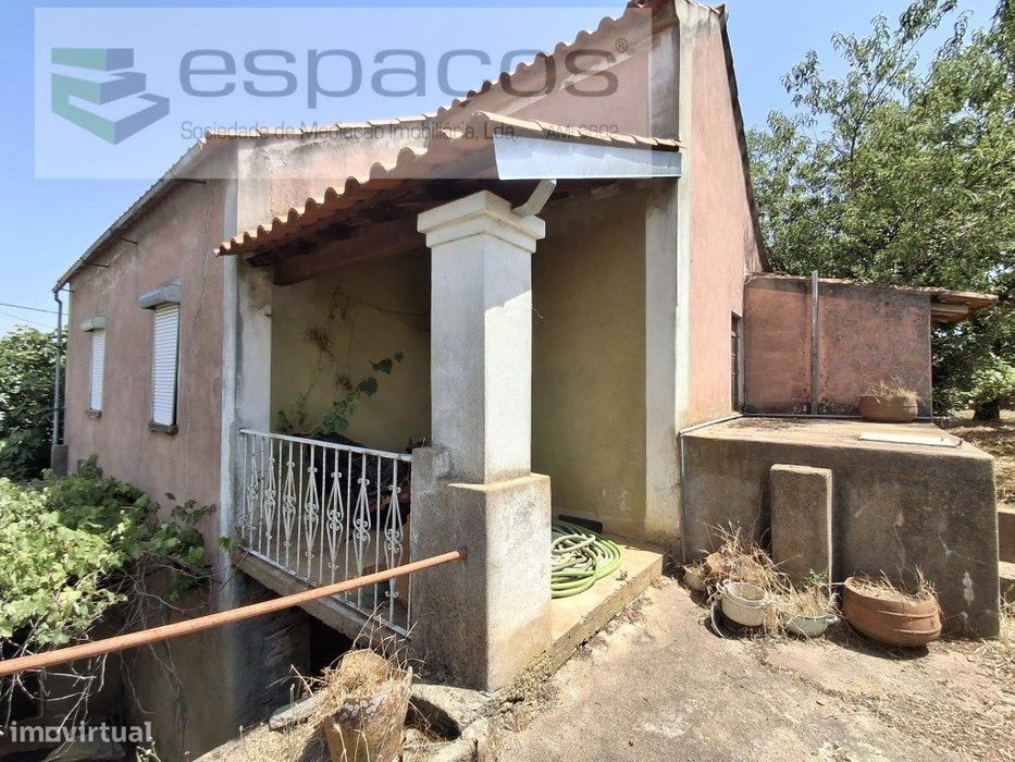 Moradia para restaurar em Lavacolhos