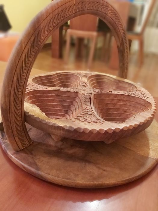 Taça de aperitivos em artesanato africano