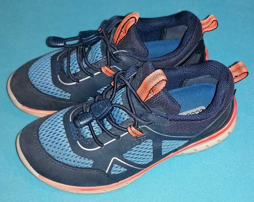 Ecco biom 28 sportowe adidasy granatowo-niebieskie z pomarańczem