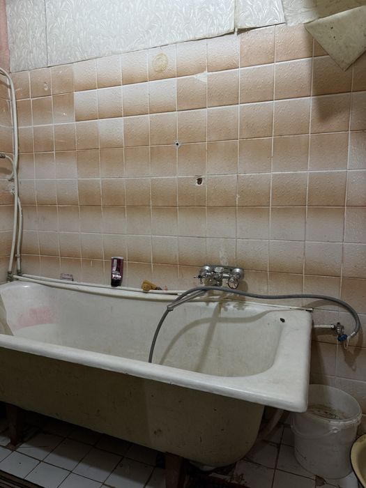 Продаж 2-кімнатної сталінки в центрі міста, район Площі