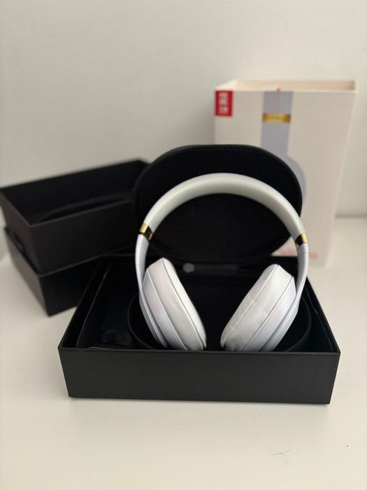 Auscultador Bluetooth BEATS Studio 3 c Microfone e Cancelador de Ruído