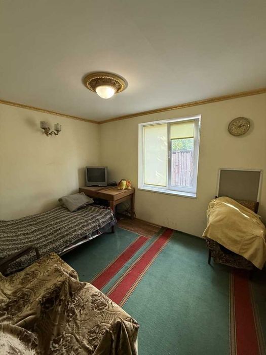 Продається двоповерхова дача, с. Терешки,  з власним озером у дворі