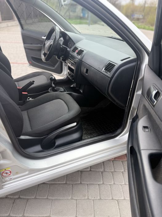 Продам шкоду фабію 1.4 MPI бензин