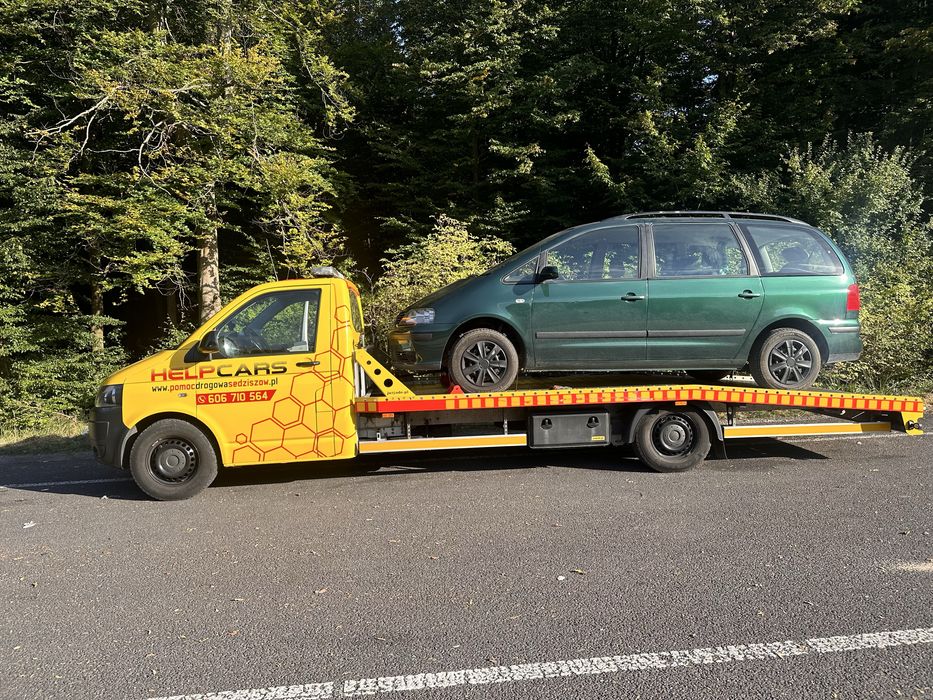 Pomoc drogowa holowanie transport maszyn przyczepa laweta autolaweta