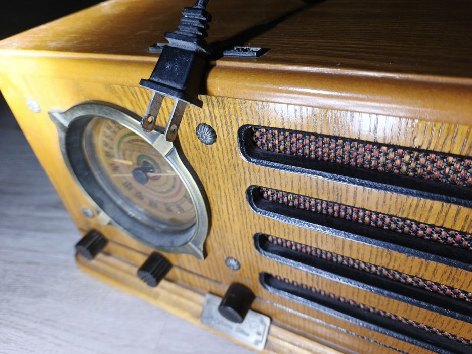 Радіоприймач та касетна дека