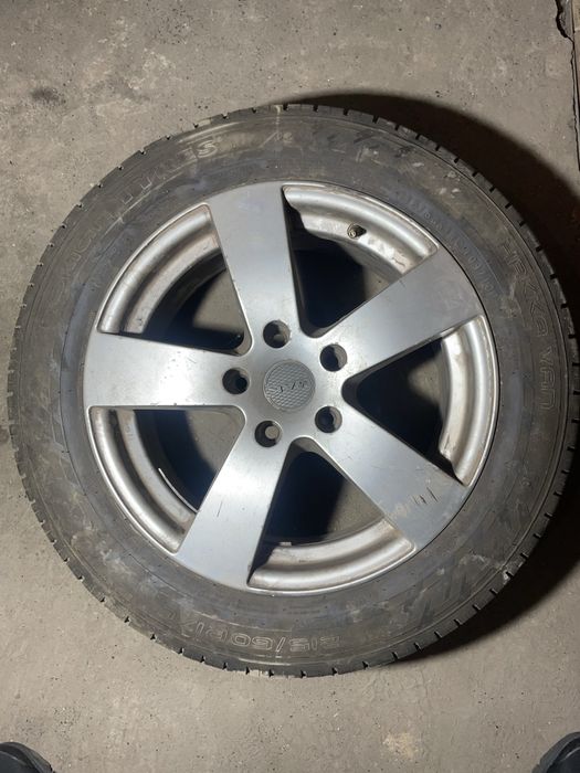 Продам диски с резиной R17 разболтовка 5/120
