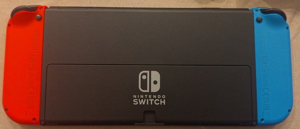 Nintendo Switch OLED Neon Czerwony/Niebieski + Pro Controller + 2 gry