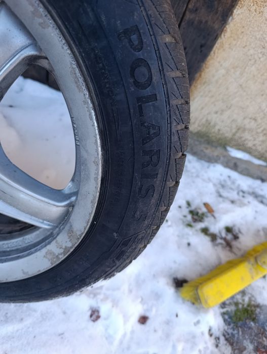 Продам зимову гуму на титанах 155-65 R14 .