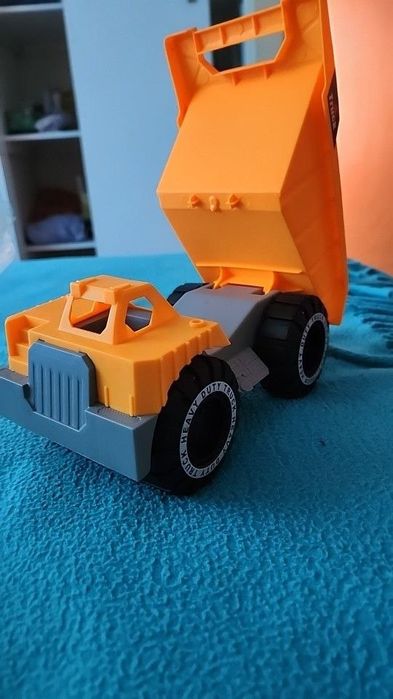 Строительный автомобиль для игр с песком