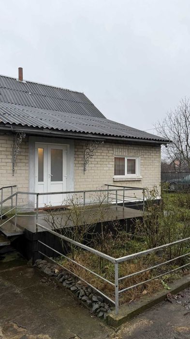 Продаж будинку в Почаєві