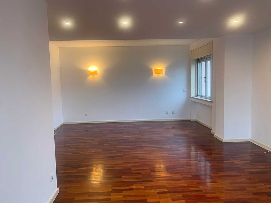 To Rent Premium Renovated 4+1 Bedrooms- Alameda das Antas – Porto