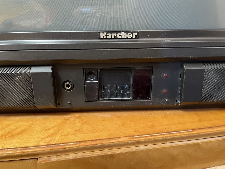 Великий робочий телевізор Karcher, діагональ 68 см