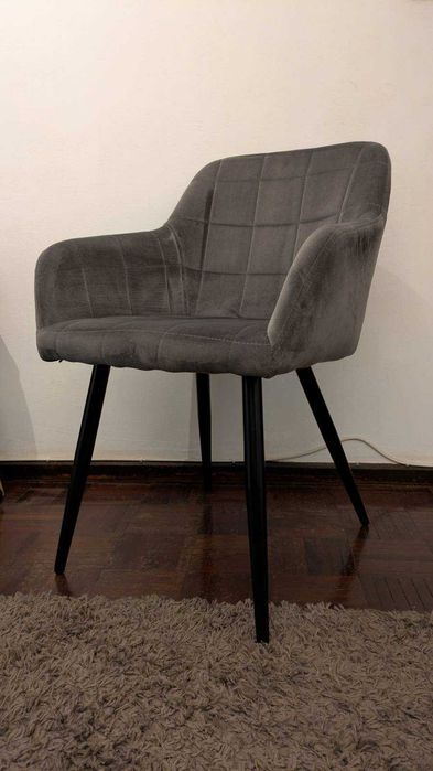 Cadeira de veludo com braços - estilo nórdico, como nova.