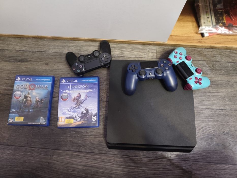 PS4 Slim 1TB + 3 геймпади +Топові Ігри (Обслужена)