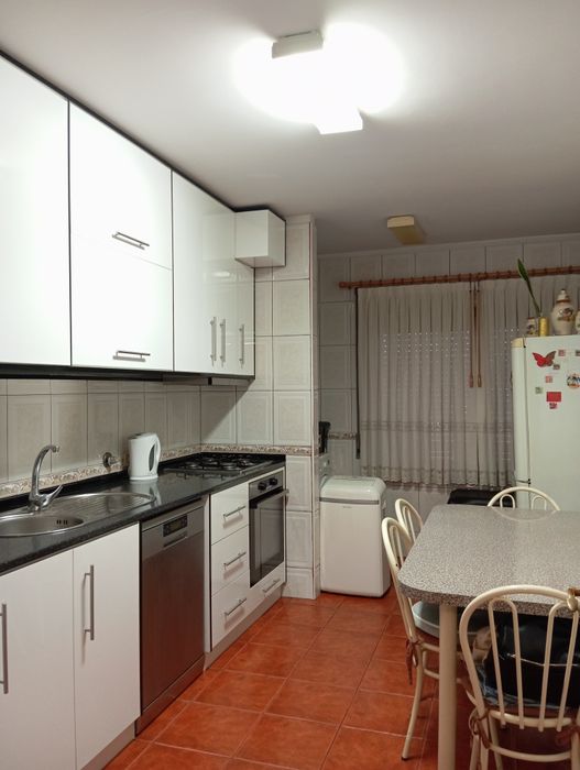 Apartamento T3 em paredes