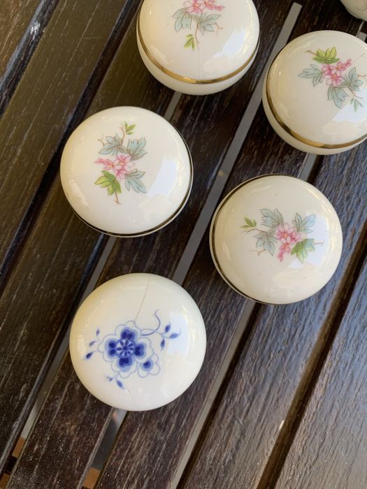 7 Vintage Porcelain Knobs with Floral Patterns64752381381891122