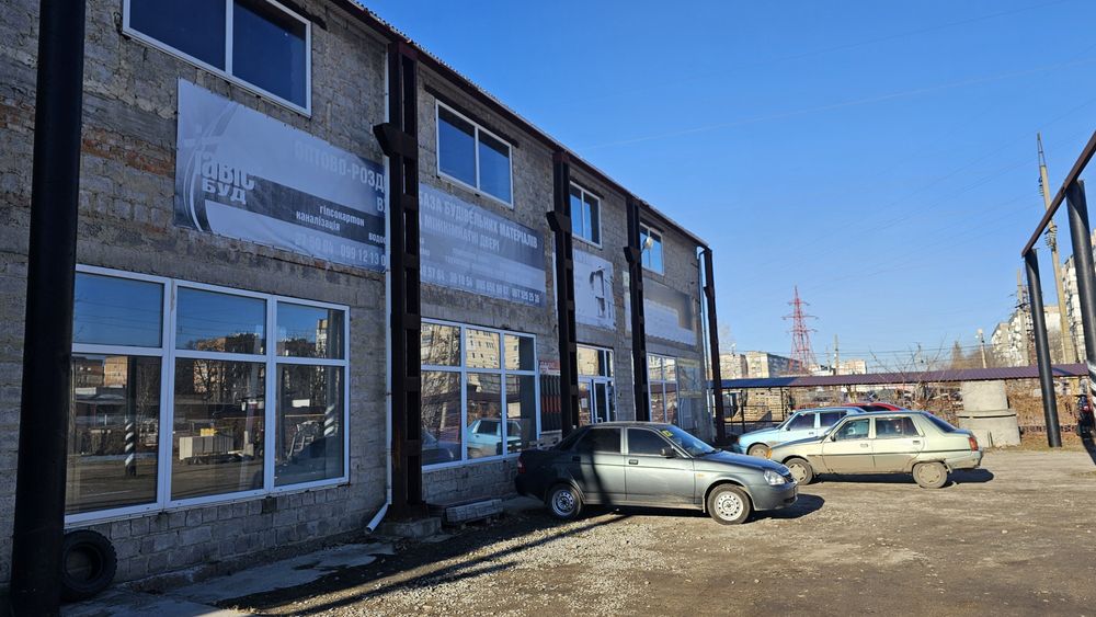 Продам діючу базу будівельних матеріалів  вул.Героїв України
