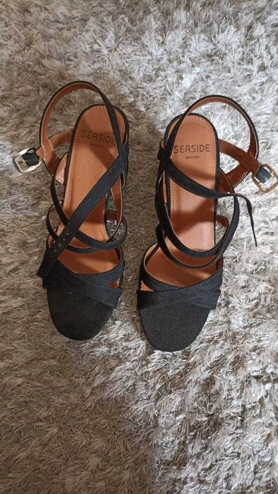 Sandálias Pretas Seaside – Novas, Tamanho 37 (Erro na Compra)