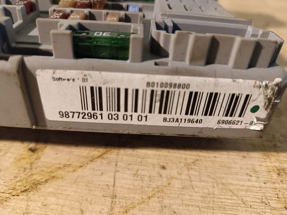 CAIXA DE FUSIVEIS BMW SERIE 1 / 3 E81 E87 E90 6906621