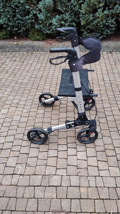 Balkonik, chodzik aluminiowy, rolator - bardzo składany .