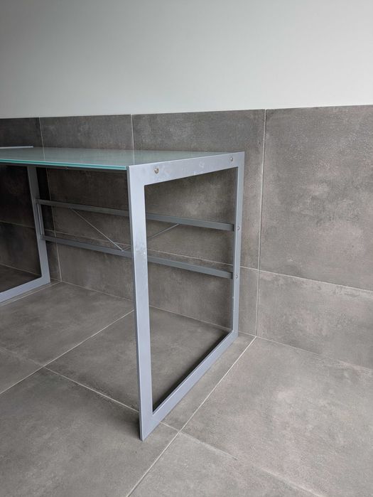 Secretária de aluminio e vidro