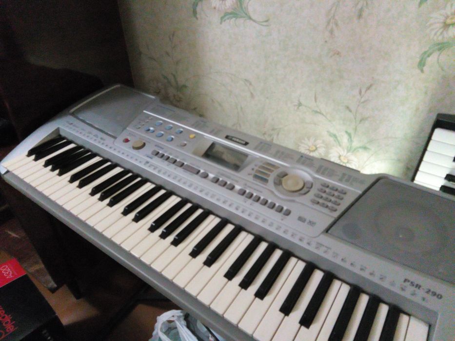 YAMAHA PSR-290 (スタンド付) Синтезатор Yamaha psr 290: 5 000 грн. - Синтезаторы Киев на Olx