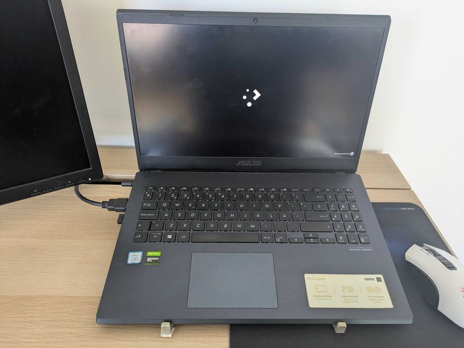 Portátil ASUS X571 GT