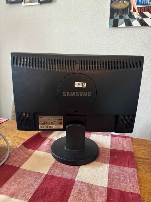 Мониторы 19" ЖК  19" Hanns.G HH181 19" Samsung Широкие. ОПТ