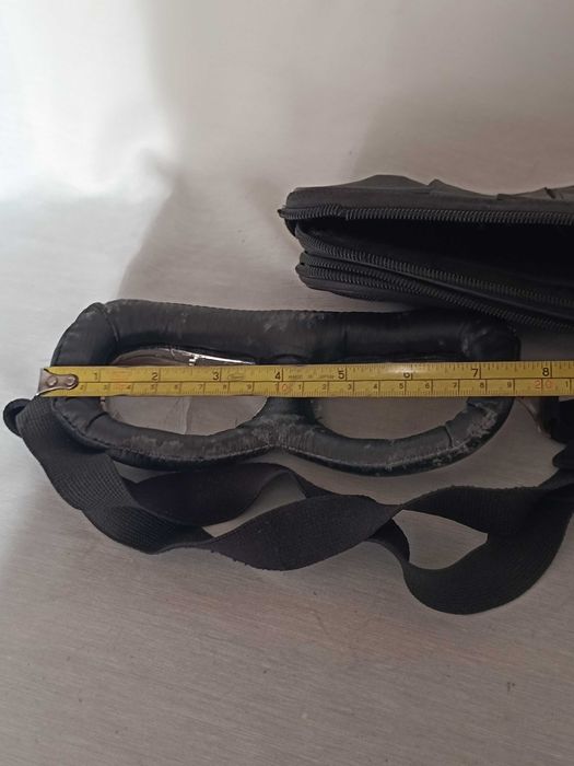 Óculos antigos de moto ou colecionador