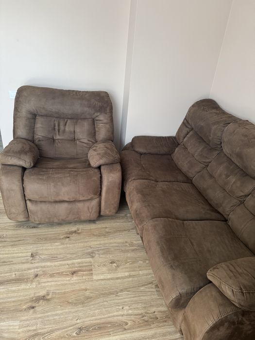 Продам комплект диван та два крісла