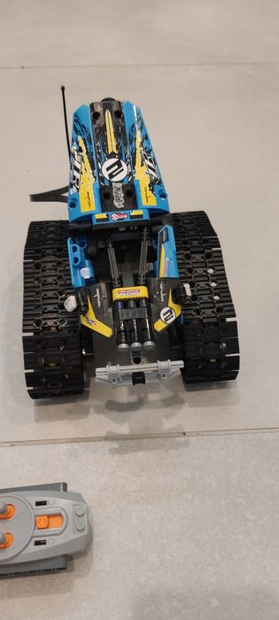 LEGO TECHNIC 42095 zdalnie  sterowane auto  na radio