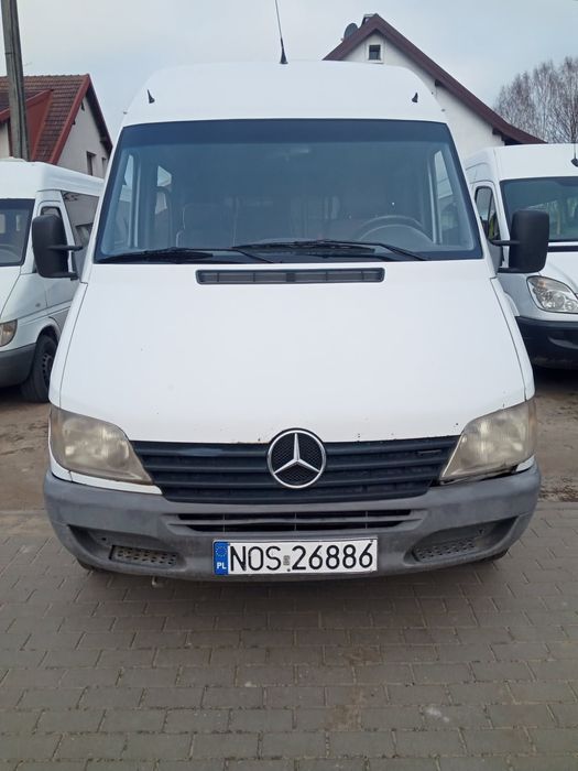 Mercedes Sprinter-osobowy z windą.