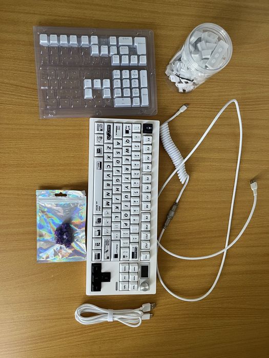 Teclado gmk87 com extras