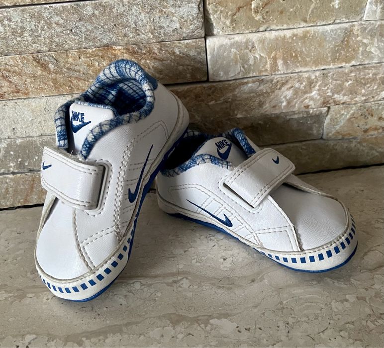 Buciki Nike i skarpetki na gumie rozm. 17 - 18