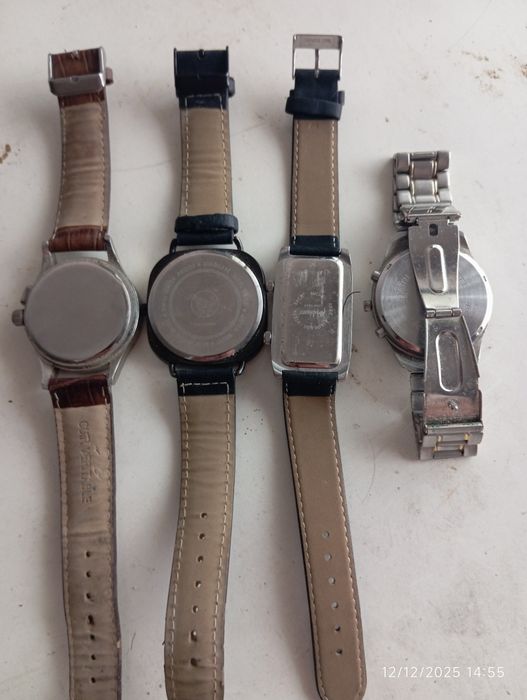 Vendo relógios a 10€ cada um