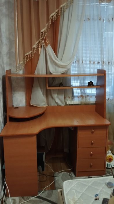 Письмовий куток під компютер