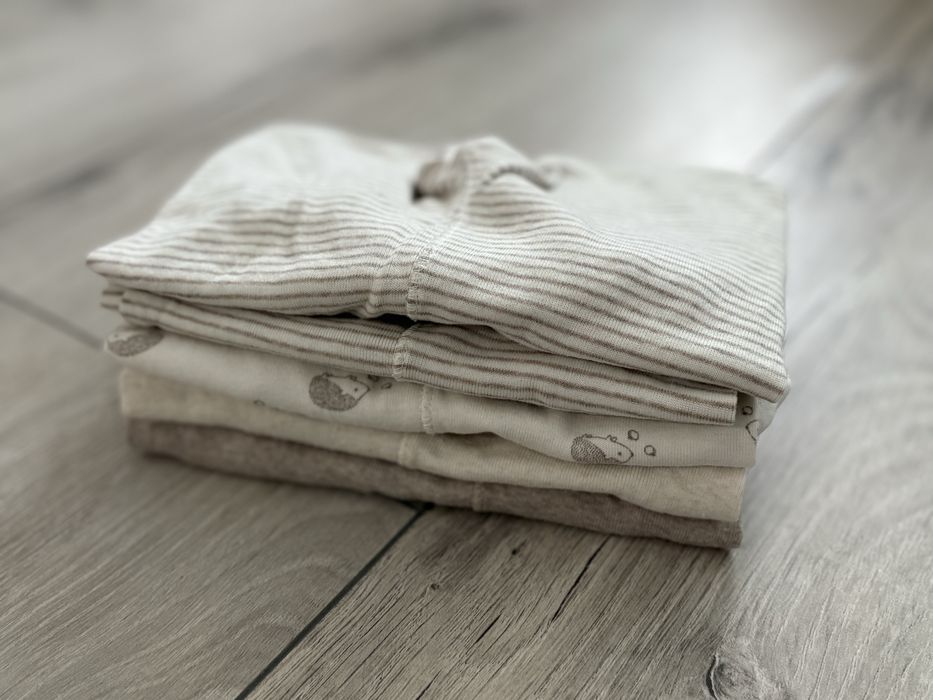 Półśpiochy niemowlęce 5-pak bawełniane leginsy ze stópkami H&M 56