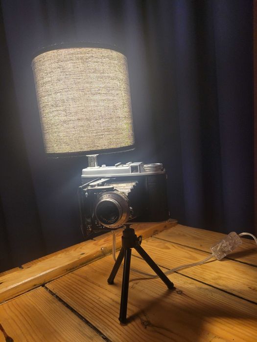 Lampka stojąca (nocna) - aparat fotograficzny