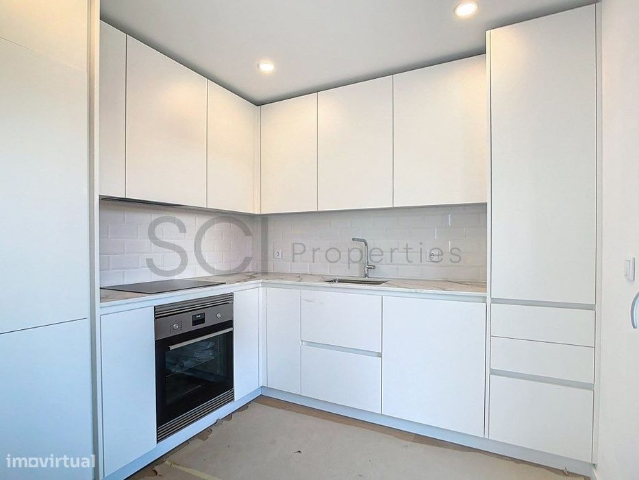 Apartamento T2 com varanda, 1º andar na Quinta do Conde — Quinta do Conde, Setúbal